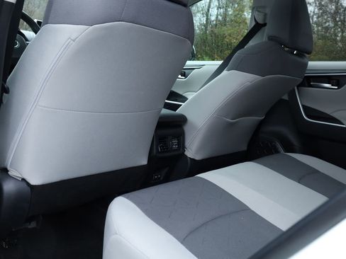 Used 2025 Toyota RAV4 XLE image 26