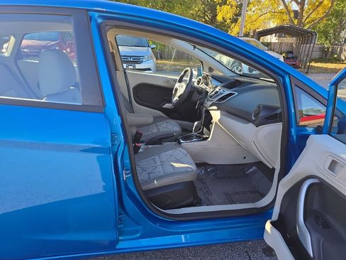Used 2013 Ford Fiesta SE image 18
