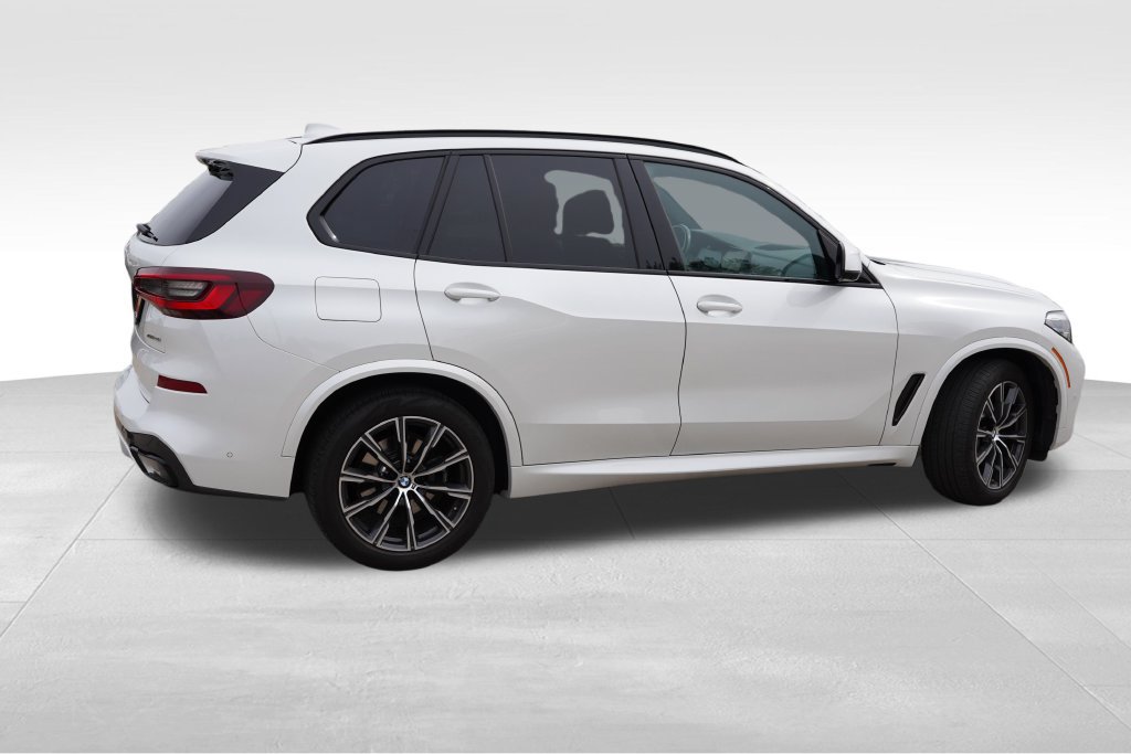 Used 2023 BMW X5 xDrive40i w/ M Sport Package AWD/4WD image 4