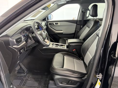 Used 2023 Ford Explorer XLT w/ Equipment Group 202A AWD/4WD image 6