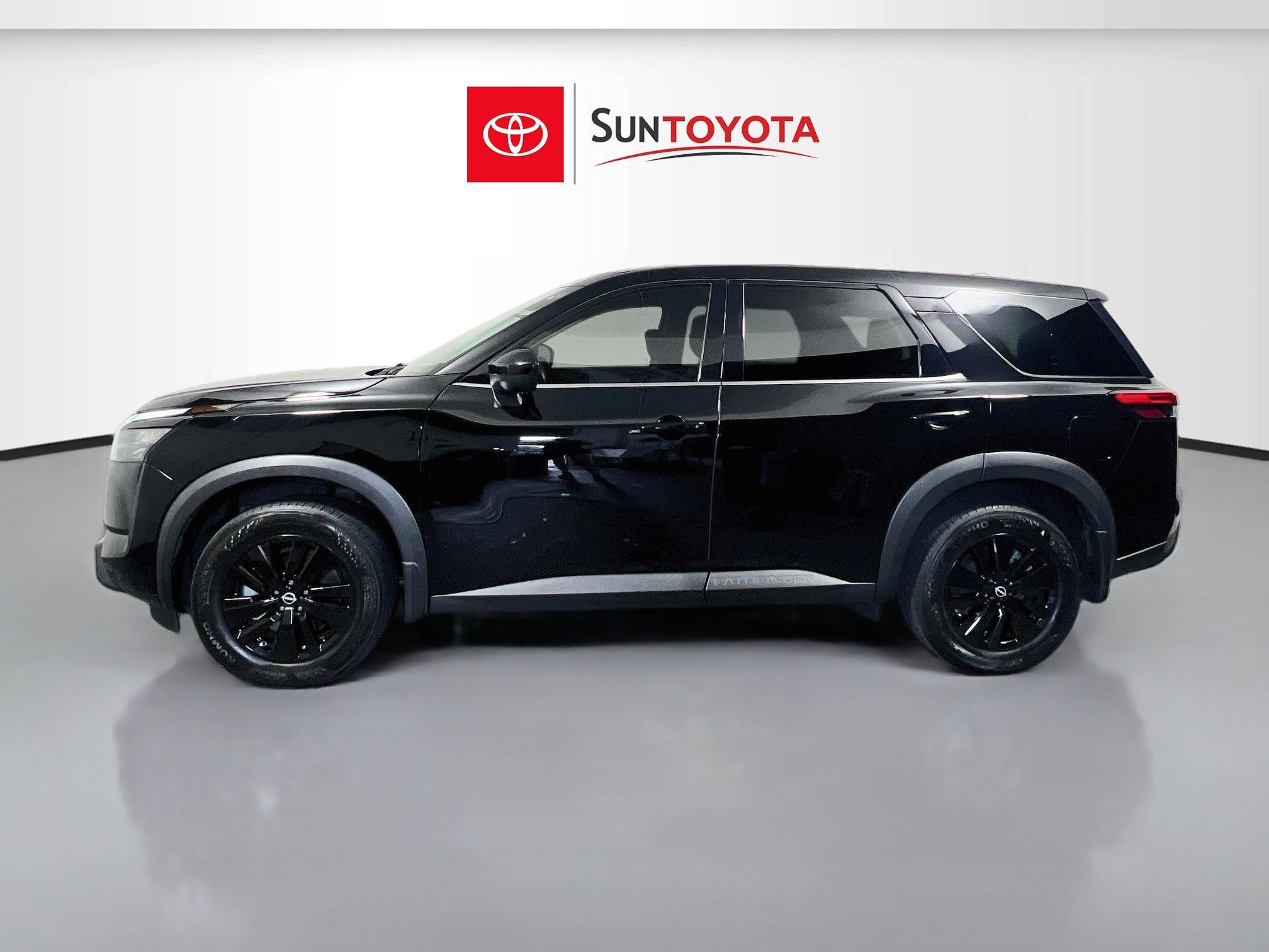 Used 2024 Nissan Pathfinder S AWD/4WD image 7