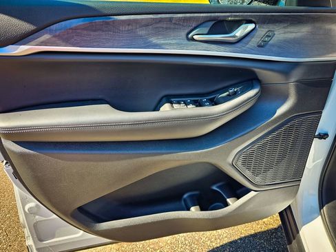 Used 2025 Jeep Grand Cherokee L Limited w/ Black Appearance Package image 9