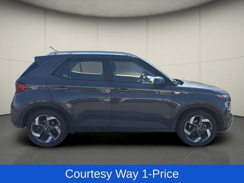 Used 2025 Hyundai Venue SEL FWD image 11