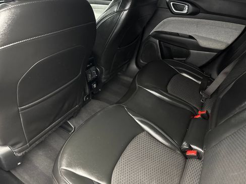 Used 2022 Jeep Compass Latitude FWD image 11