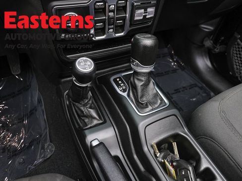 Used 2023 Jeep Wrangler Unlimited w/ Sun & Screen Package AWD/4WD image 13
