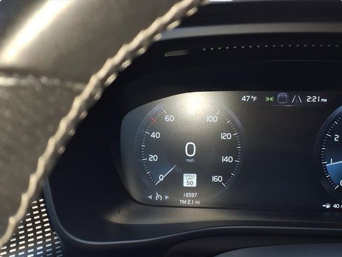 Used 2021 Volvo XC40 T5 R-Design w/ Climate Package image 25