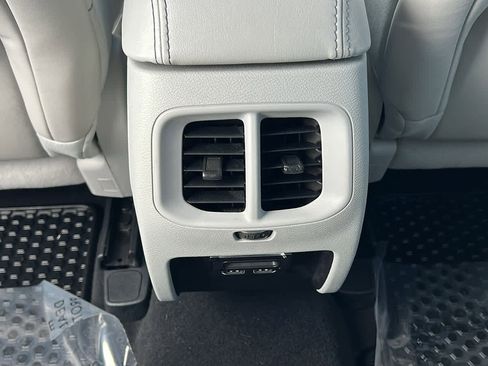 Used 2020 Jeep Cherokee Latitude Plus w/ Cold Weather Group image 25