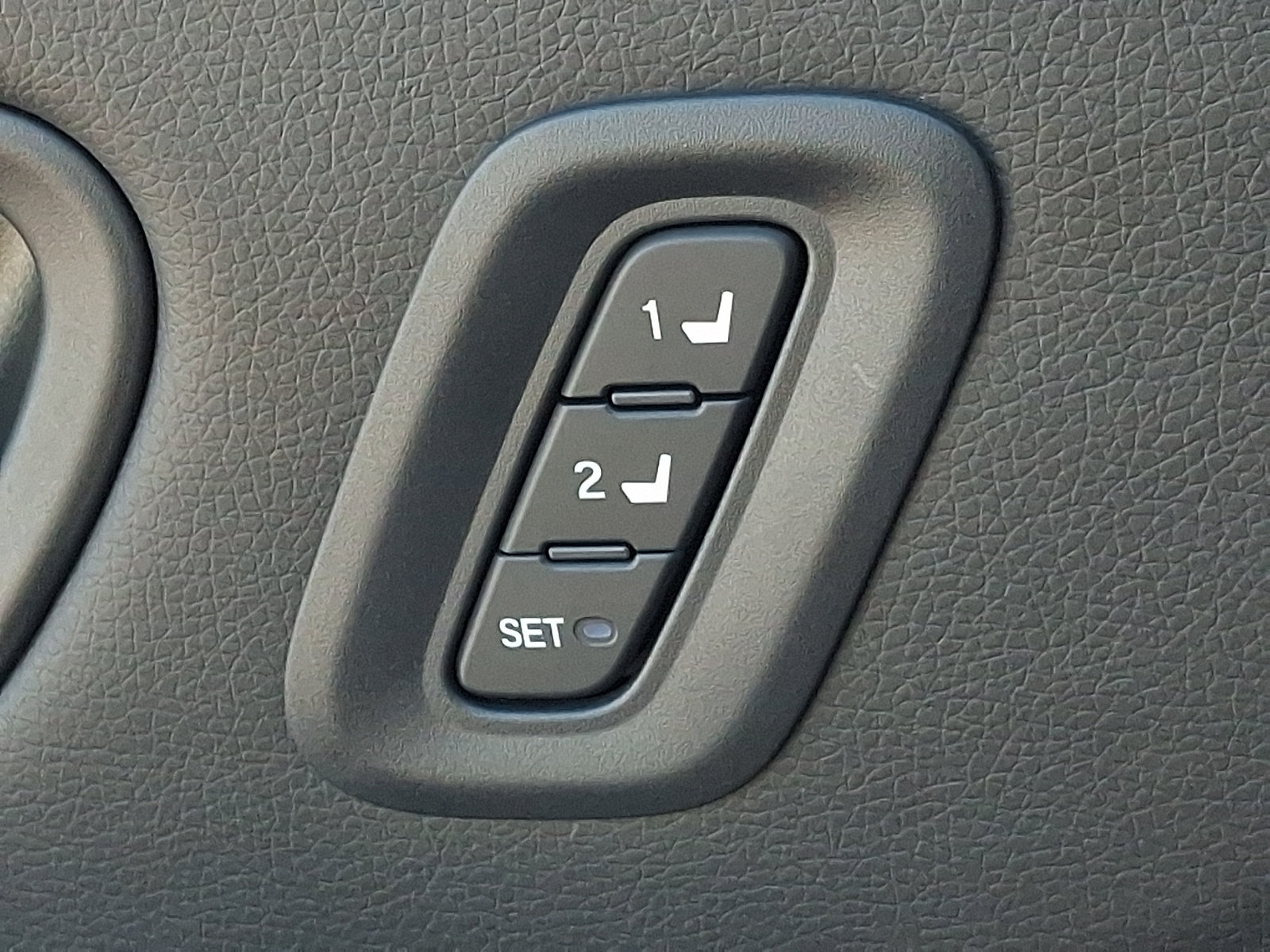 Used 2025 Honda Pilot EX-L image 27