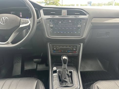 Used 2022 Volkswagen Tiguan SE AWD/4WD image 19