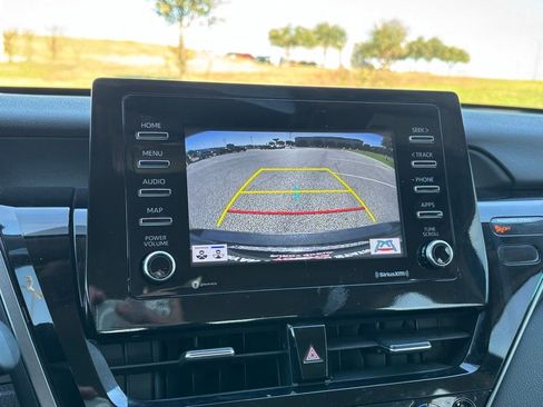 Used 2023 Toyota Camry SE image 18