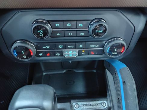 Used 2022 Ford Bronco Outer Banks image 4