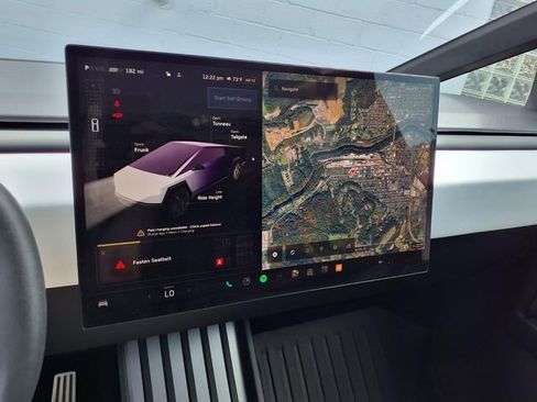 Used 2024 Tesla Cybertruck AWD Crew Cab image 25