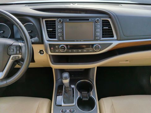 Used 2019 Toyota Highlander Limited image 35