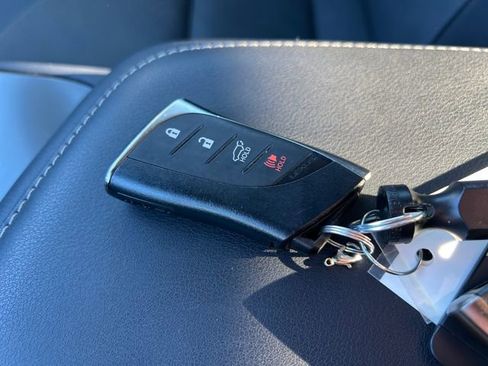 Used 2023 Lexus RZ 450e Premium w/ Technology Package image 33