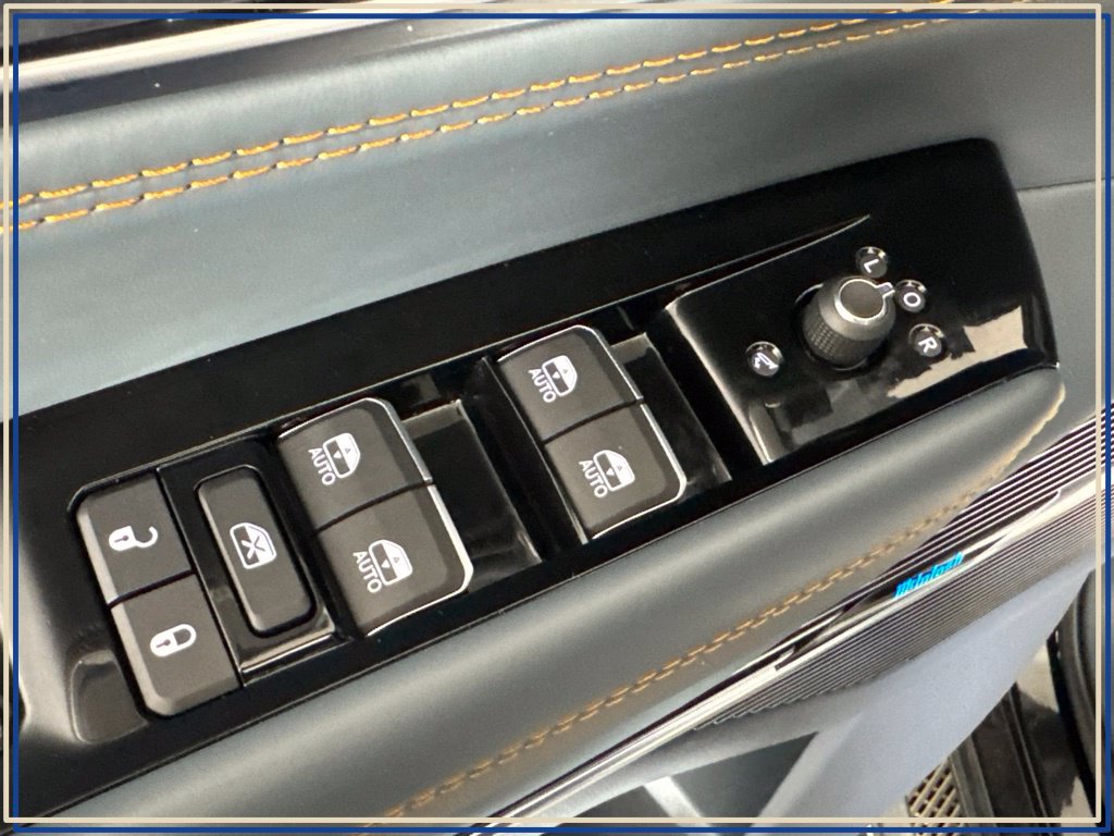 Used 2024 Jeep Grand Wagoneer Series III w/ Rear Seat Video Group 1 AWD/4WD image 27