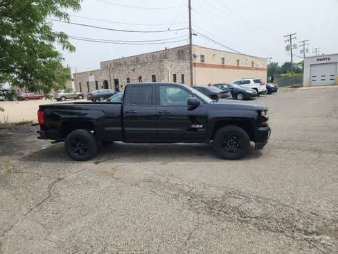 Used 2017 Chevrolet Silverado 1500 LT w/ Midnight Edition AWD/4WD image 11
