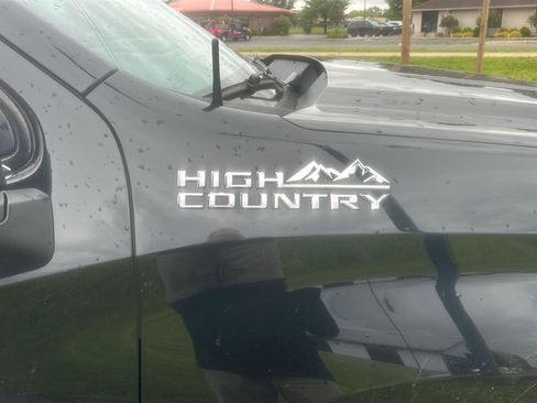 Used 2019 Chevrolet Silverado 1500 High Country w/ Technology Package AWD/4WD image 4