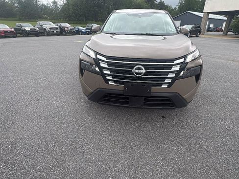 Used 2025 Nissan Rogue SV AWD/4WD image 9