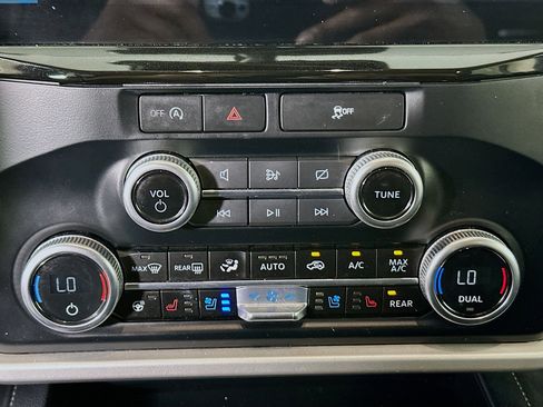 Used 2024 Ford Expedition Max XLT image 23