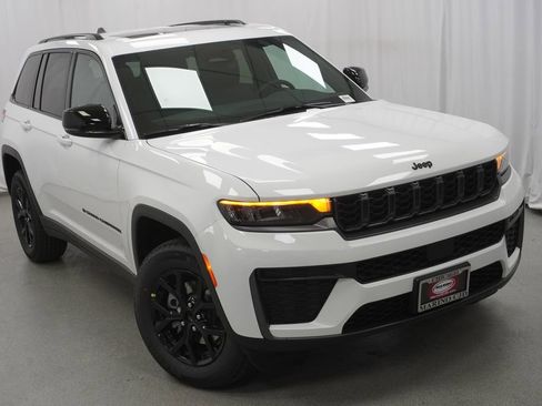 New 2026 Jeep Grand Cherokee Altitude AWD/4WD image 8