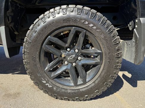 Used 2019 Chevrolet Silverado 1500 Custom Trail Boss w/ Custom Convenience Package AWD/4WD image 14