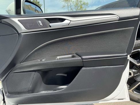 Used 2019 Ford Fusion SE image 33