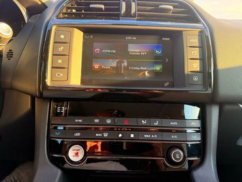 Used 2017 Jaguar F-PACE Premium image 14