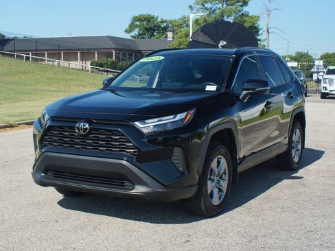 Used 2025 Toyota RAV4 XLE AWD/4WD image 23