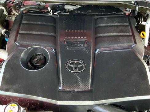 Used 2024 Toyota Tundra Limited w/ Power Package AWD/4WD image 32