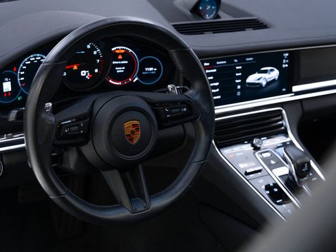 Used 2022 Porsche Panamera Platinum Edition image 20