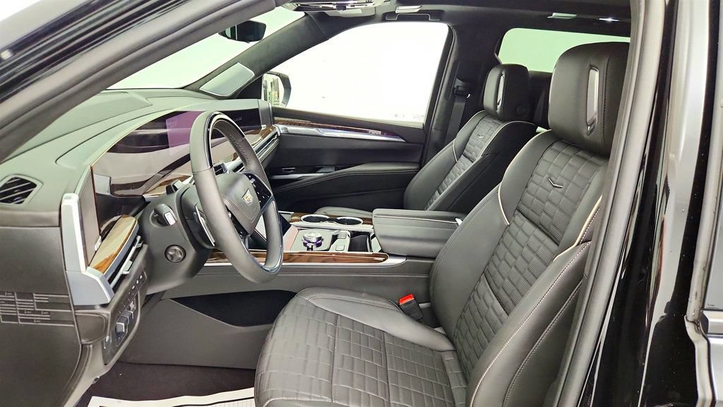 Used 2025 Cadillac Escalade ESV Sport Platinum AWD/4WD image 17
