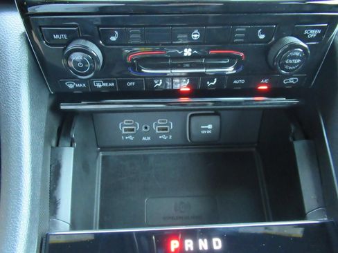 Used 2024 Jeep Grand Cherokee L Altitude RWD image 28