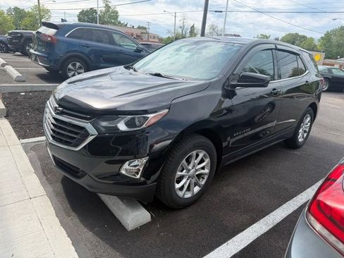 Used 2020 Chevrolet Equinox LT w/ Driver Convenience Package FWD image 2