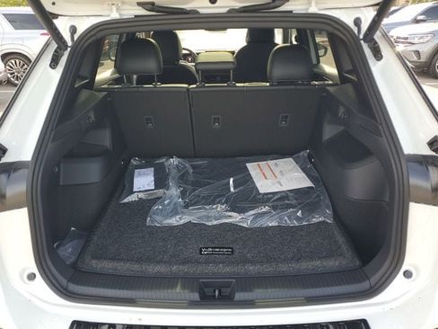 New 2026 Volkswagen Tiguan SE R-Line FWD image 7