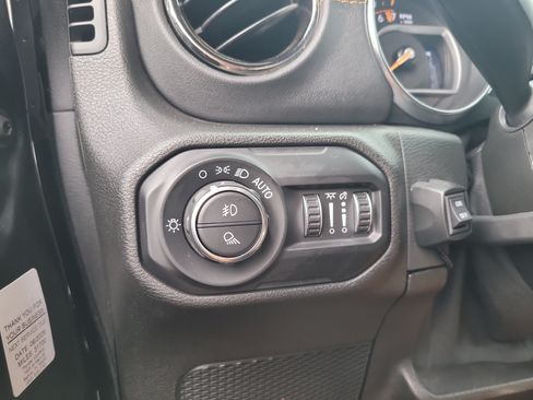 Used 2021 Jeep Gladiator Overland AWD/4WD image 32