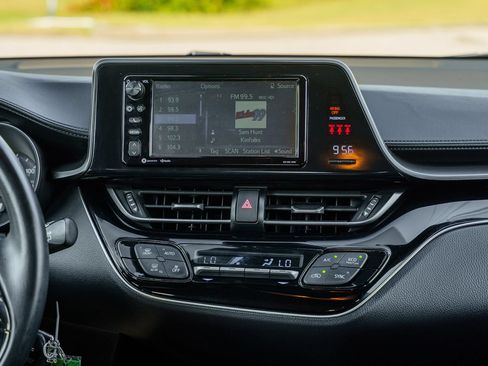 Used 2018 Toyota C-HR XLE FWD image 33