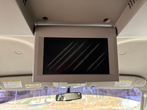 Used 2010 Ford Expedition EL XLT image 18