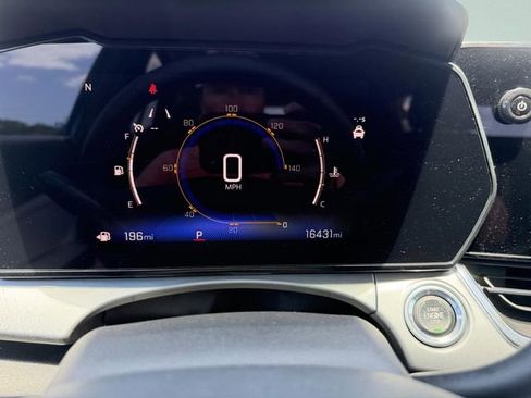 Certified 2024 Chevrolet Trax LT w/ LT Convenience Package FWD image 32