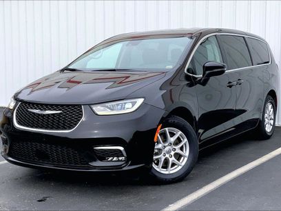 Used 2023 Chrysler Pacifica Touring-L