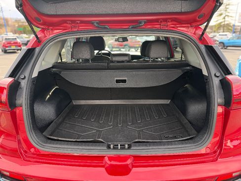 Used 2021 Kia Niro EX w/ Cold Weather Package image 4