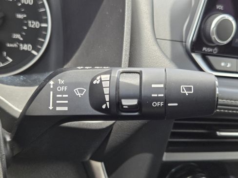 Used 2024 Nissan Rogue SV AWD/4WD image 18