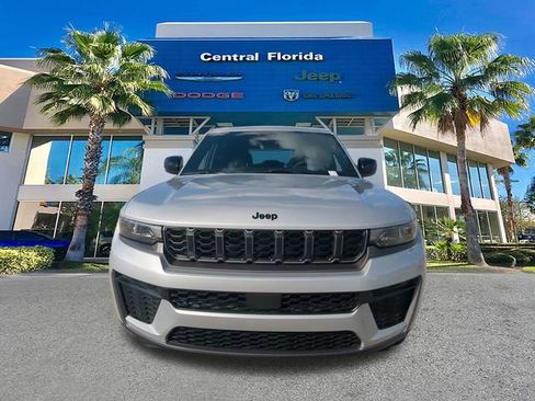 New 2026 Jeep Grand Cherokee Altitude image 9