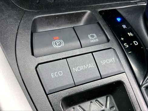 Used 2024 Toyota RAV4 XLE FWD image 33