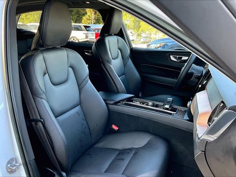 Used 2023 Volvo XC60 B5 Plus w/ Climate Package image 8