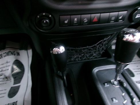 Used 2015 Jeep Wrangler Unlimited Sahara image 24