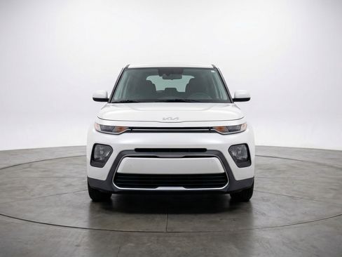 Used 2025 Kia Soul LX w/ LX Technology Package image 2