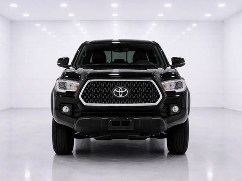 Used 2019 Toyota Tacoma TRD Off-Road AWD/4WD image 8