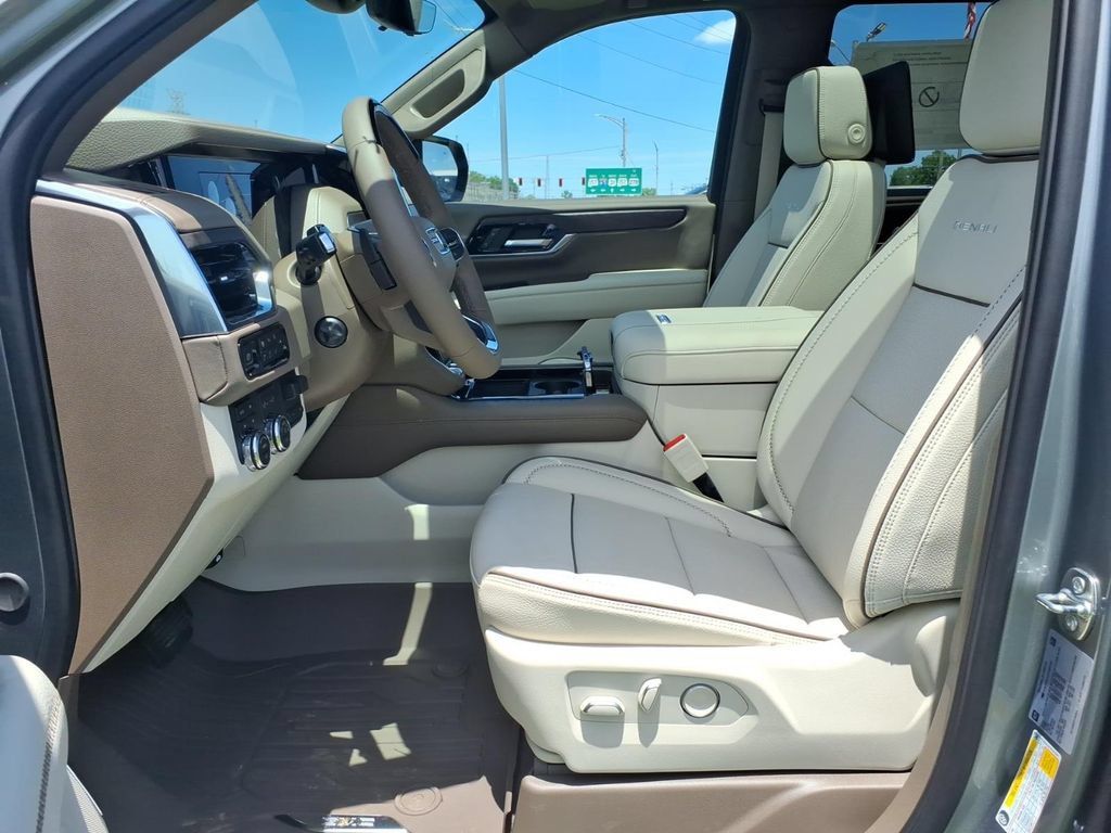 New 2026 GMC Yukon Denali w/ Denali Reserve Package AWD/4WD image 11
