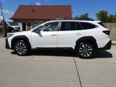 Used 2025 Subaru Outback Limited AWD/4WD image 5
