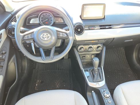 Used 2020 Toyota Yaris L image 13
